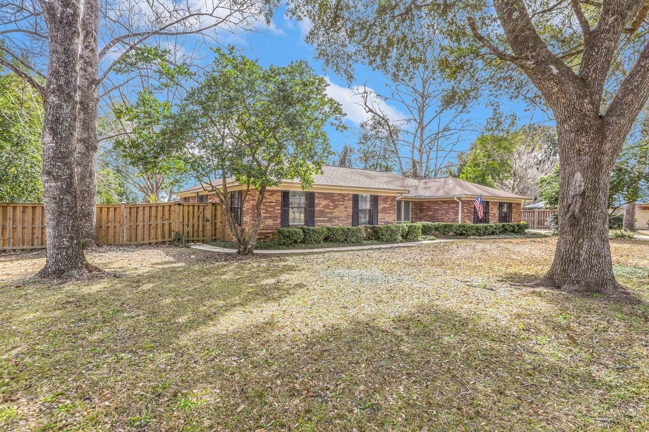 2304 Tour Eiffel Drive