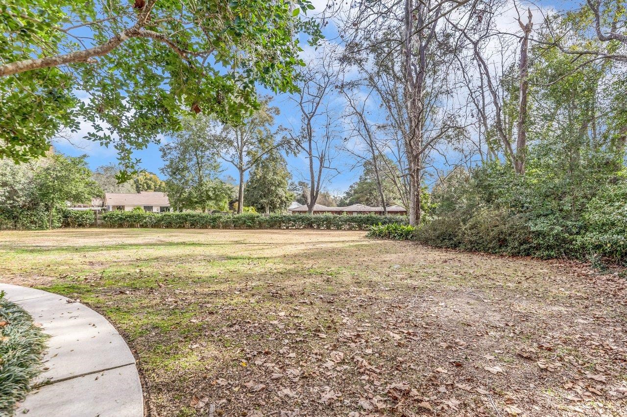 2304 Tour Eiffel Drive