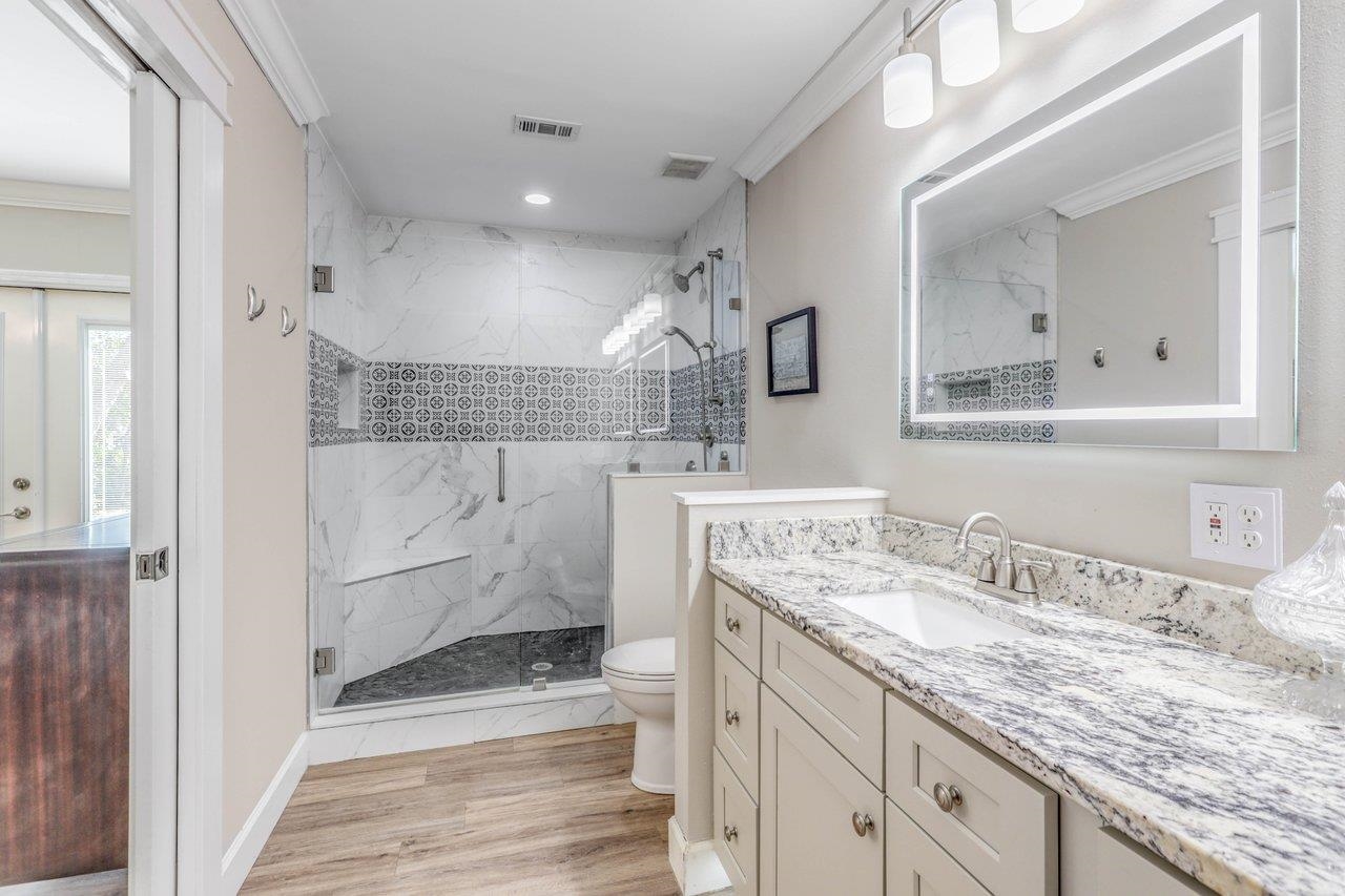2304 Tour Eiffel Drive