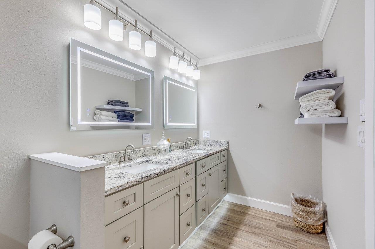 2304 Tour Eiffel Drive