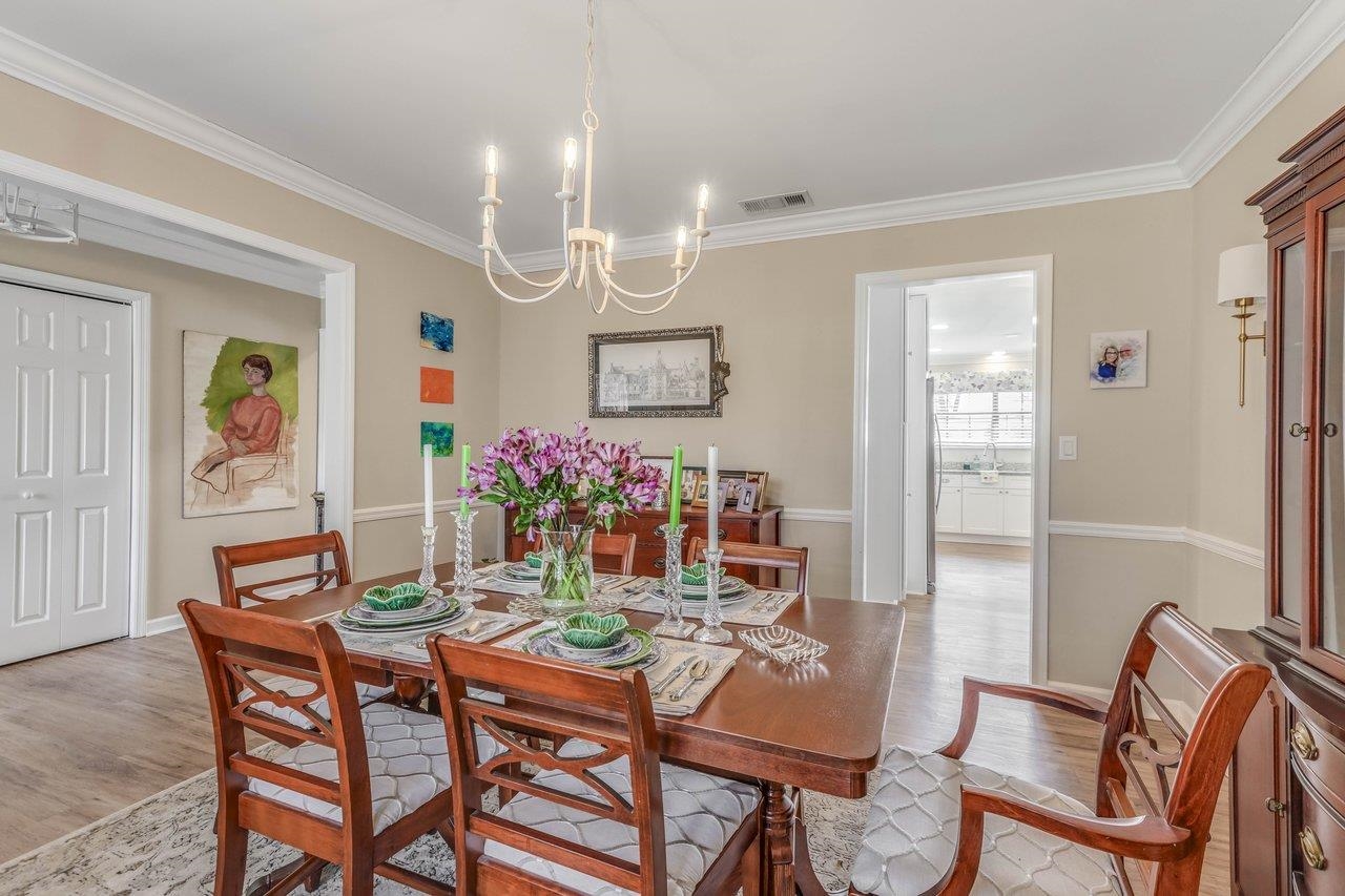 2304 Tour Eiffel Drive
