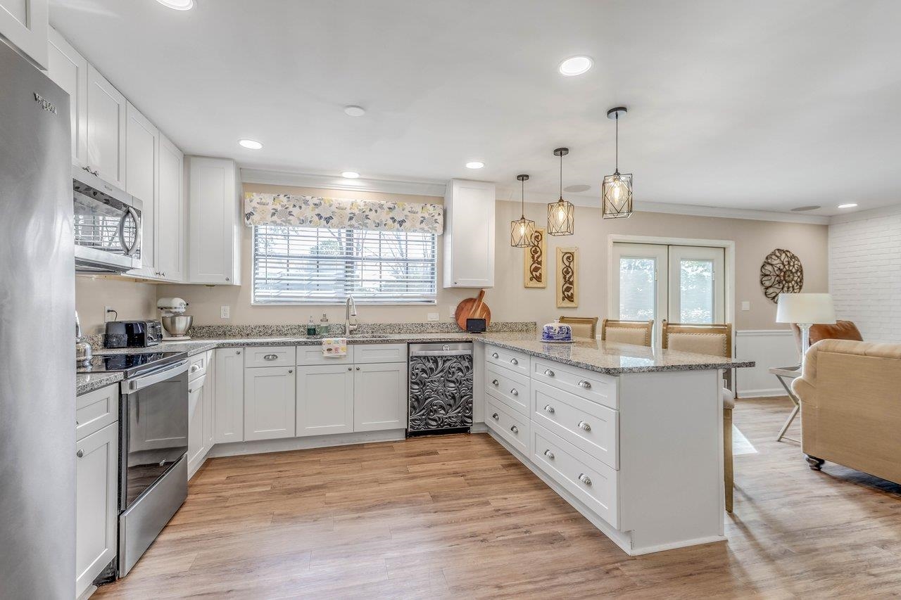 2304 Tour Eiffel Drive