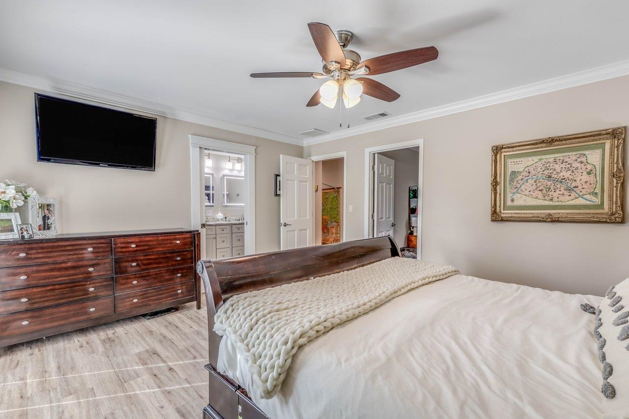 2304 Tour Eiffel Drive