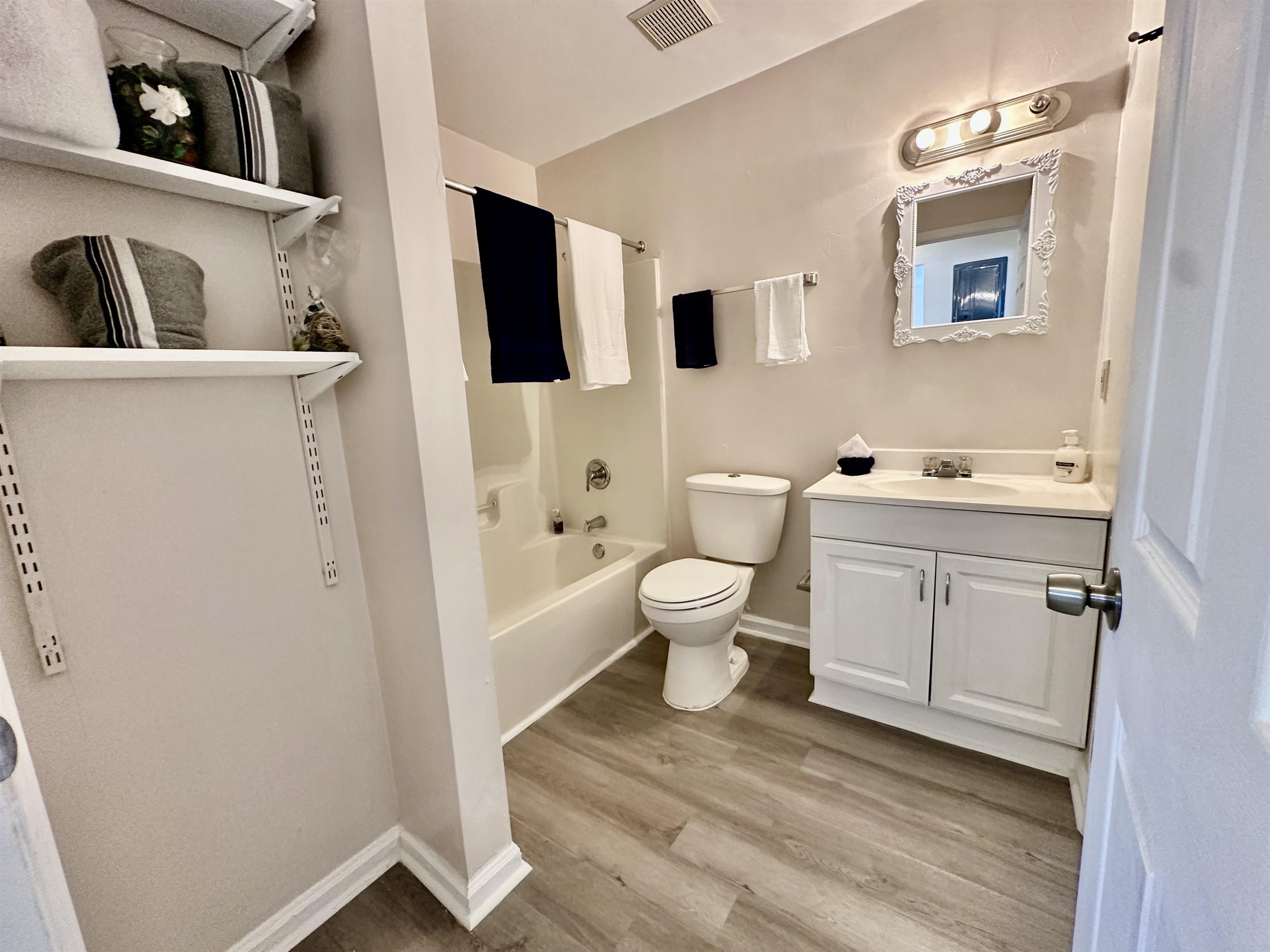 3180 N RIDGE Road Unit: -