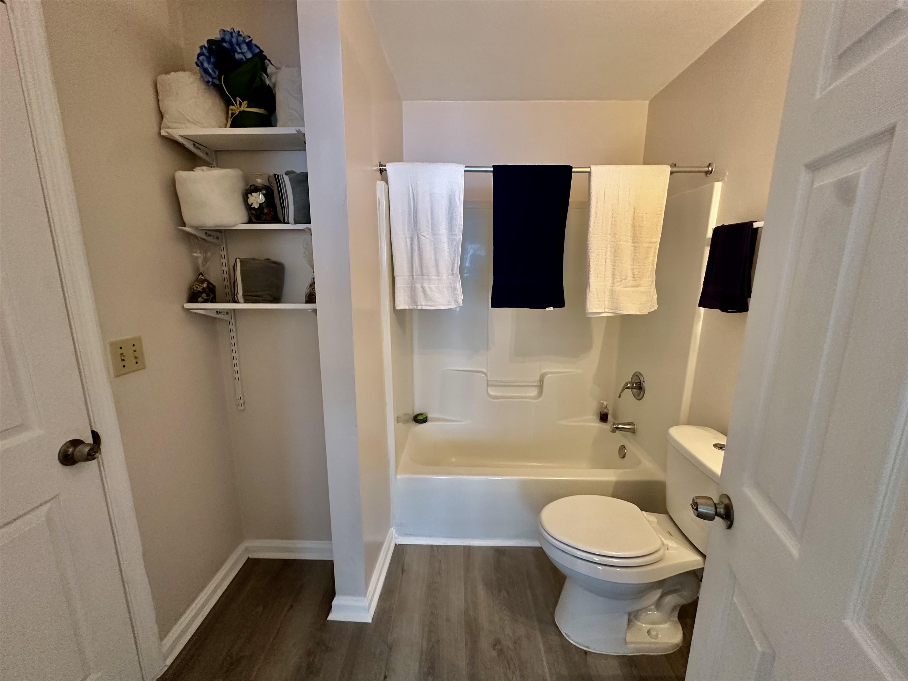 3180 N RIDGE Road Unit: -