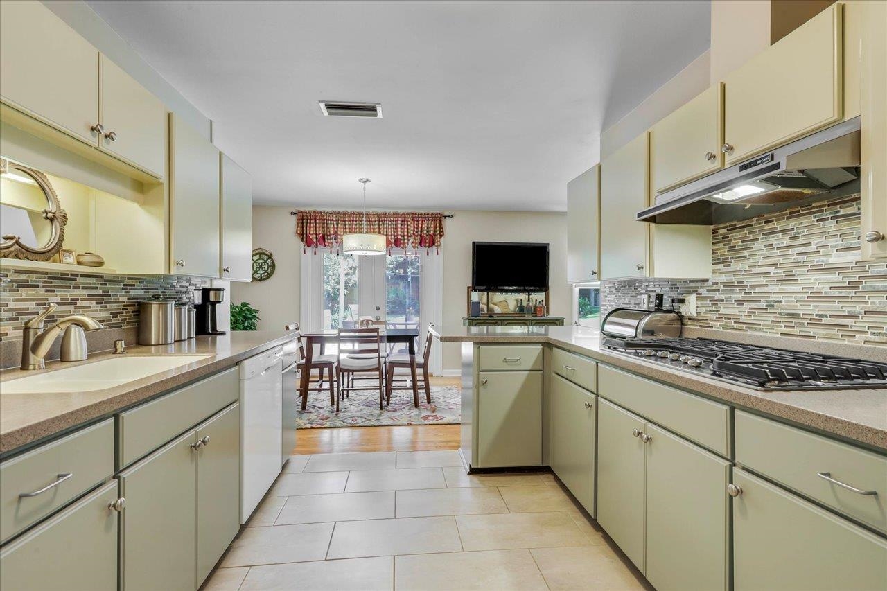 1115 Sandhurst Drive