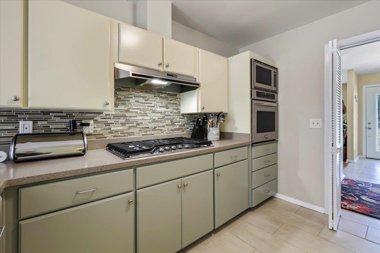1115 Sandhurst Drive