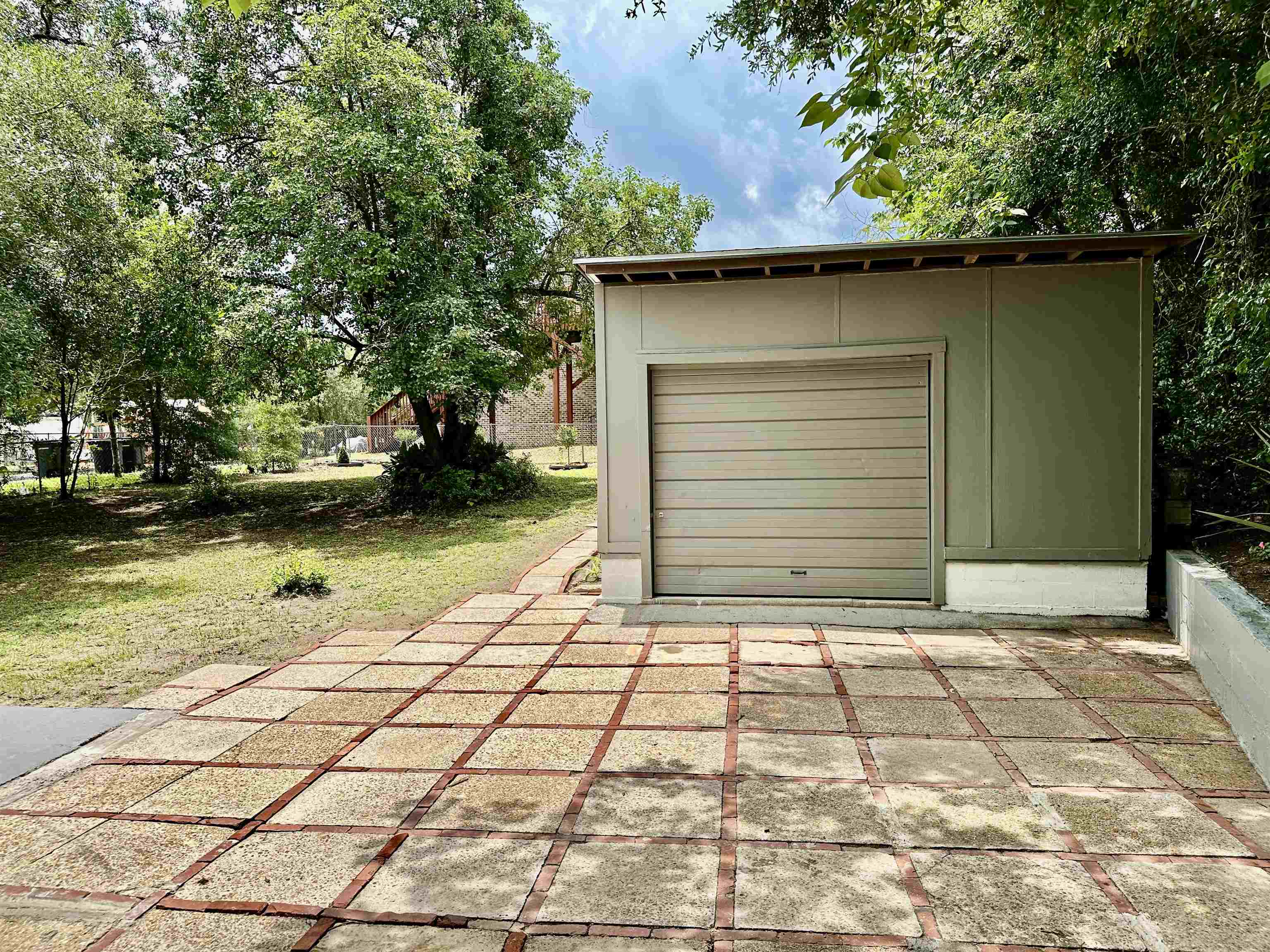 3626 S Lakewood Drive