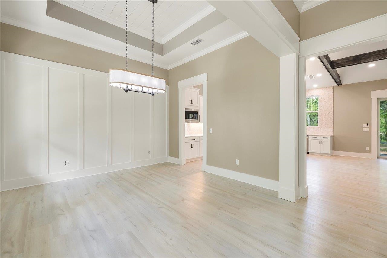 5681 Iola Cres Drive