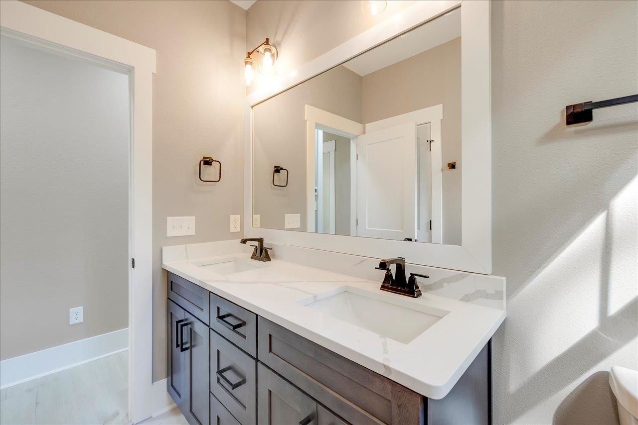 5681 Iola Cres Drive