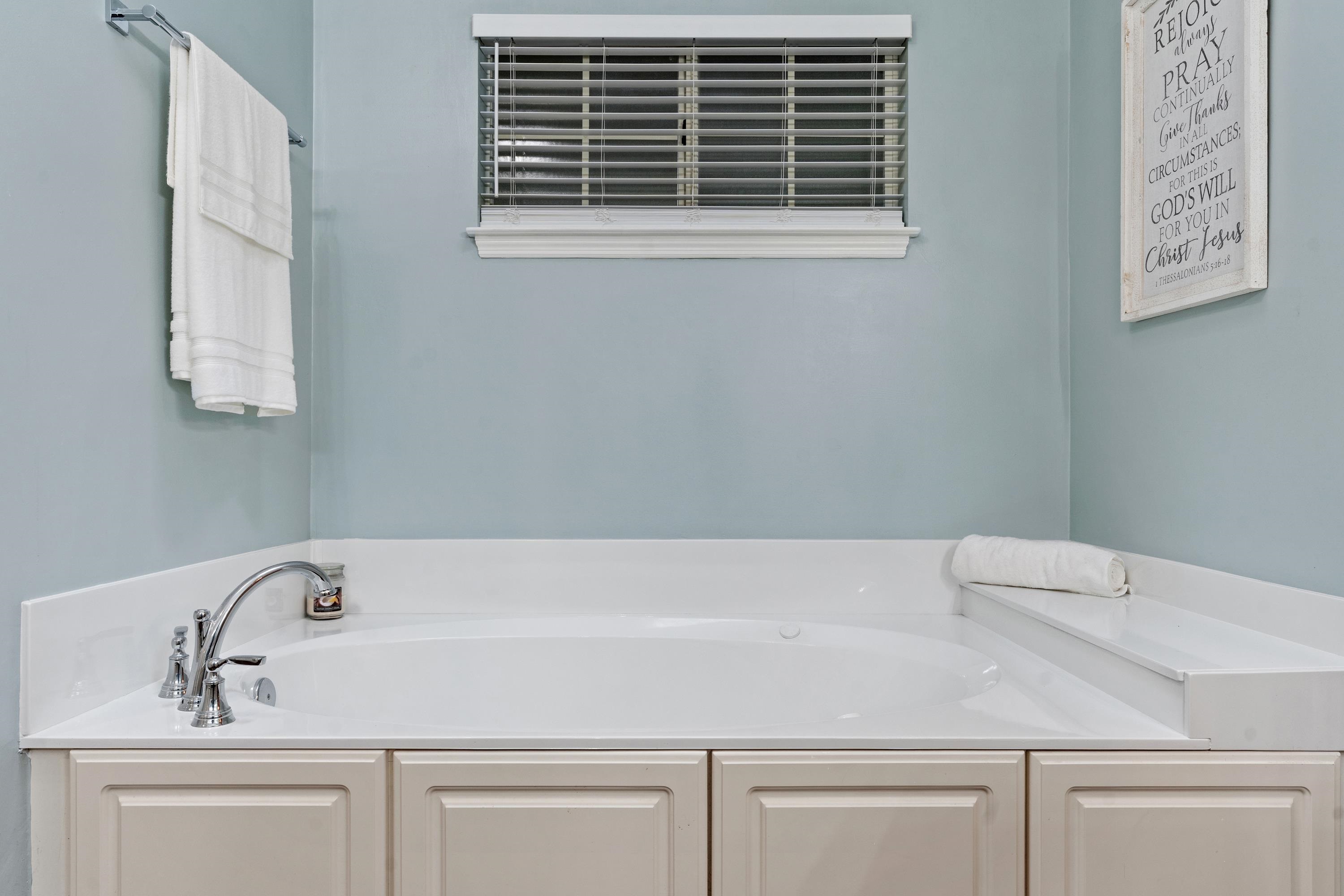 5124 CENTENNIAL OAK Circle