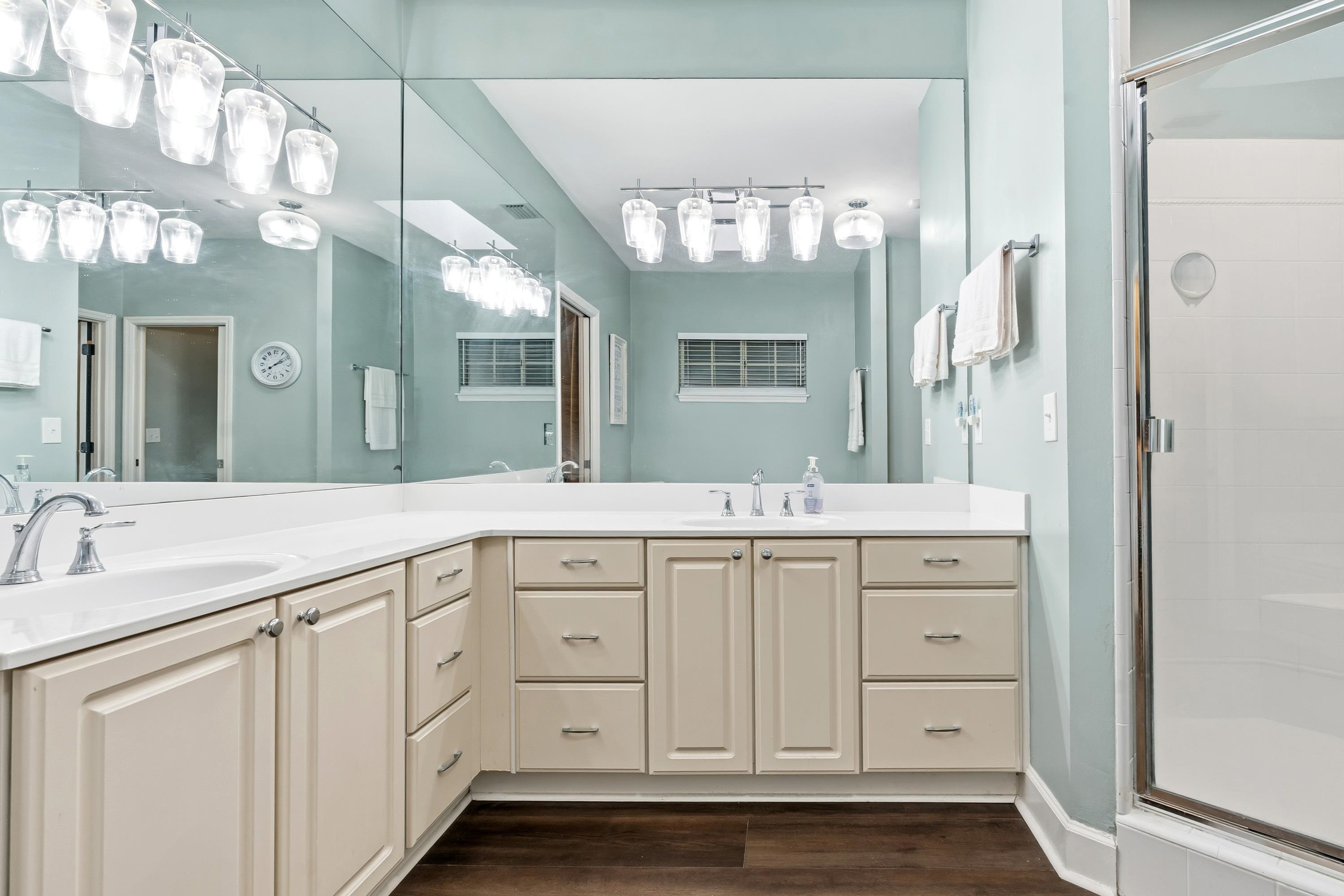 5124 CENTENNIAL OAK Circle