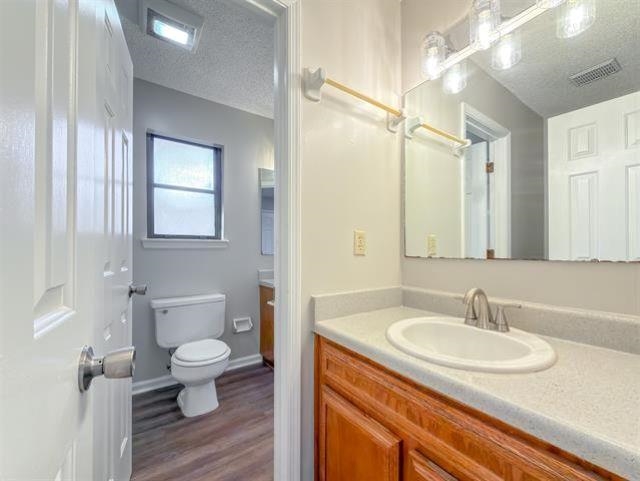 1556 Twin Lakes Circle