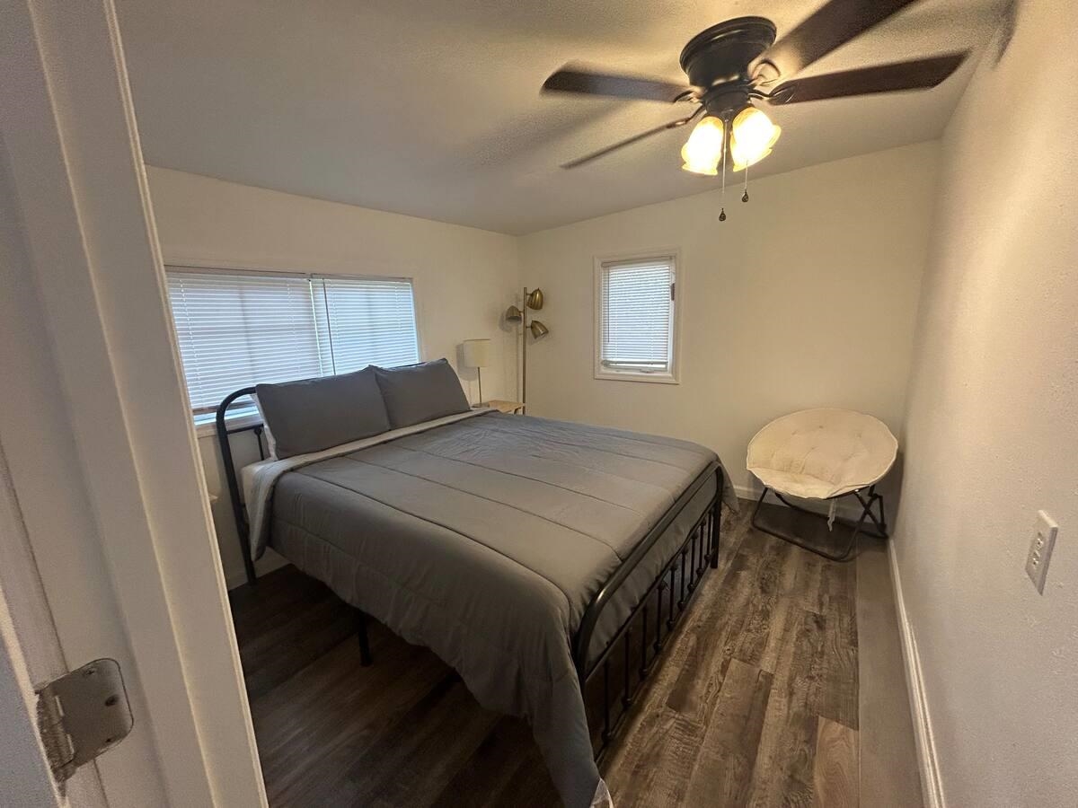 625 E Washington Street Unit: -