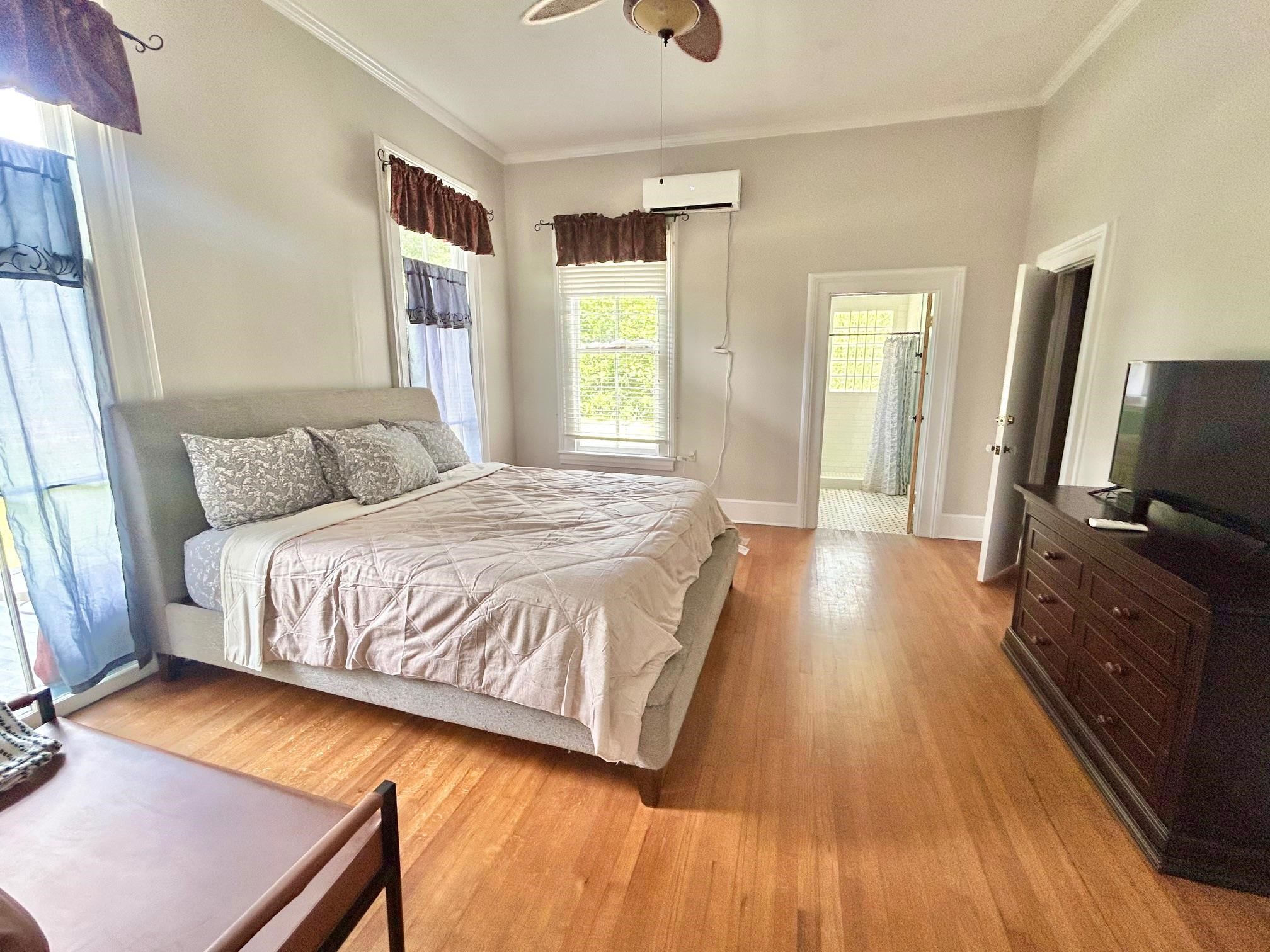 625 E Washington Street Unit: -