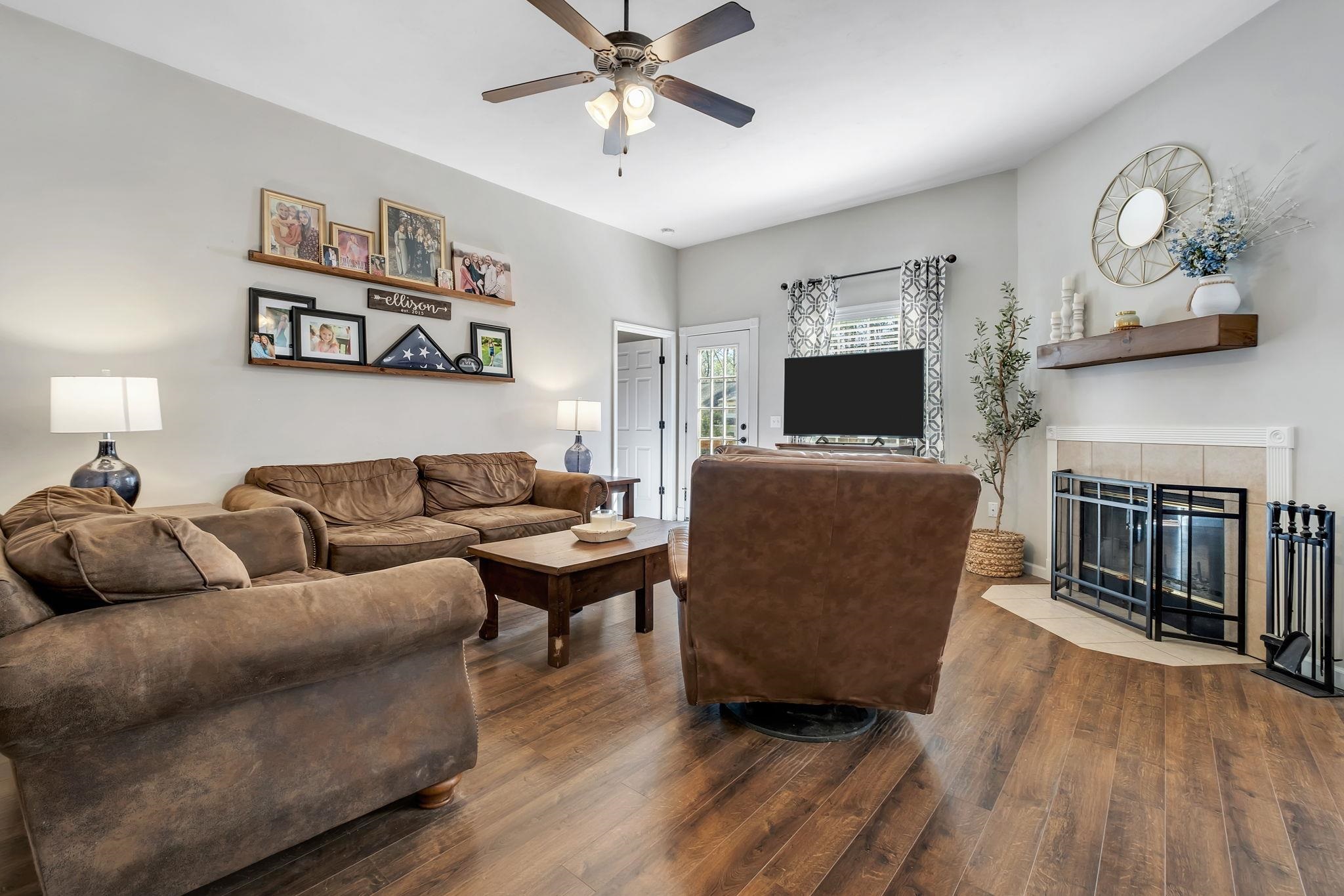 3463 Hawks Hill Trail