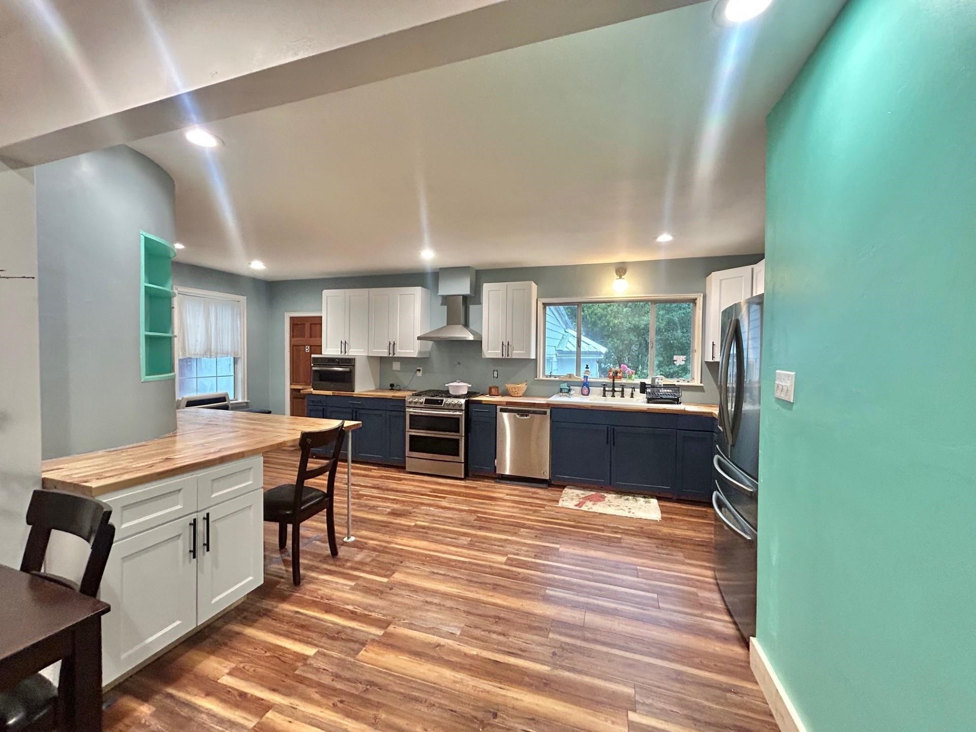 625 E WASHINGTON Street