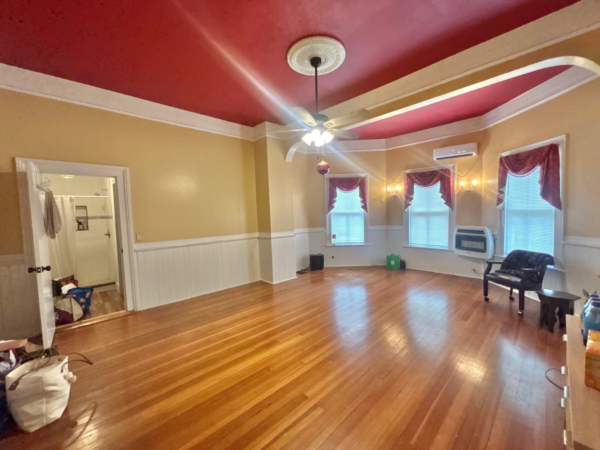 625 E WASHINGTON Street