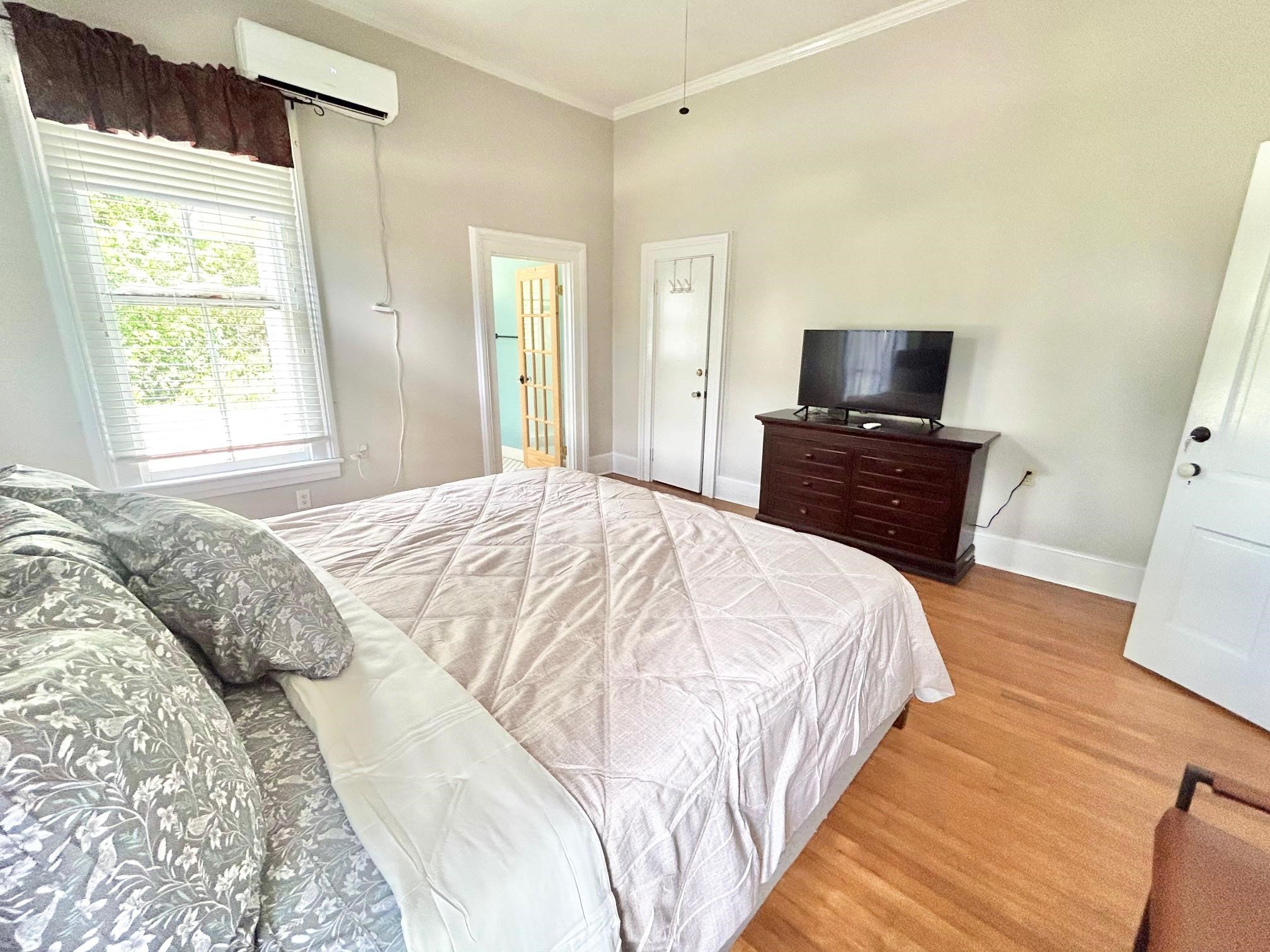 625 E WASHINGTON Street