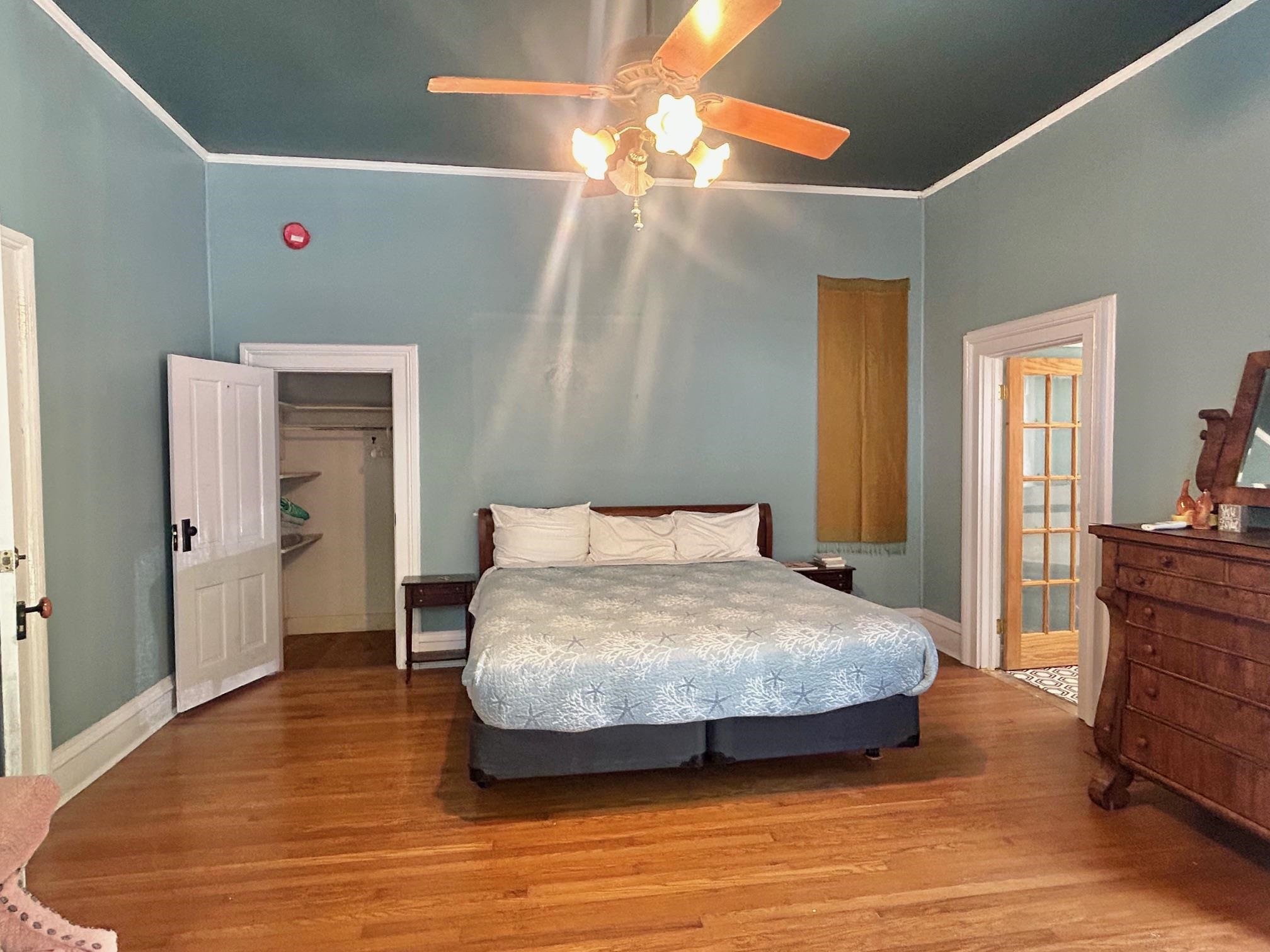 625 E WASHINGTON Street