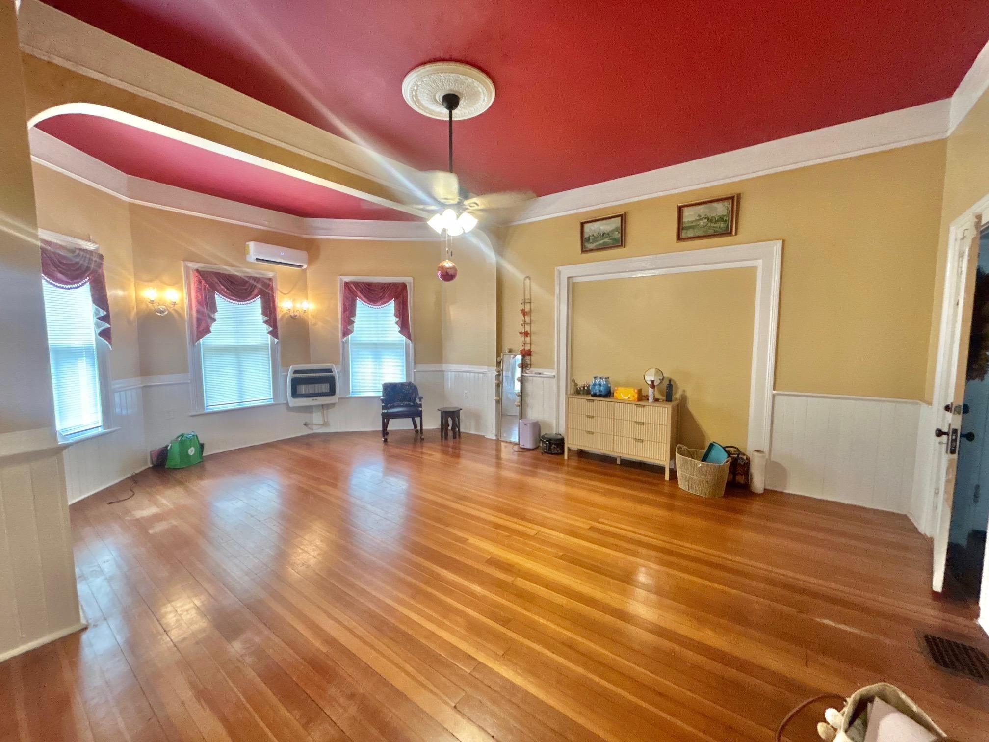 625 E WASHINGTON Street