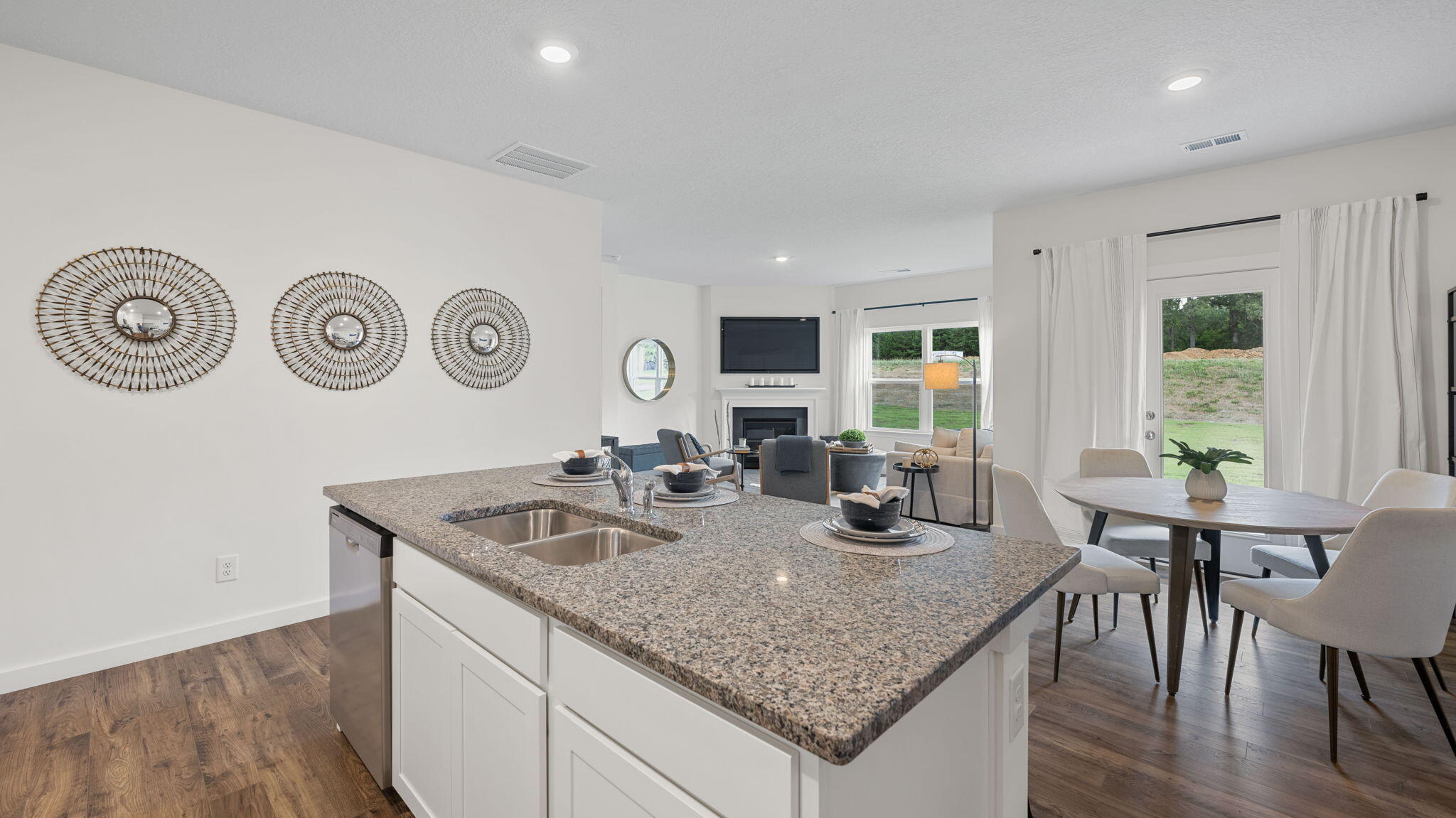 2205 Chelle Dr Ne
