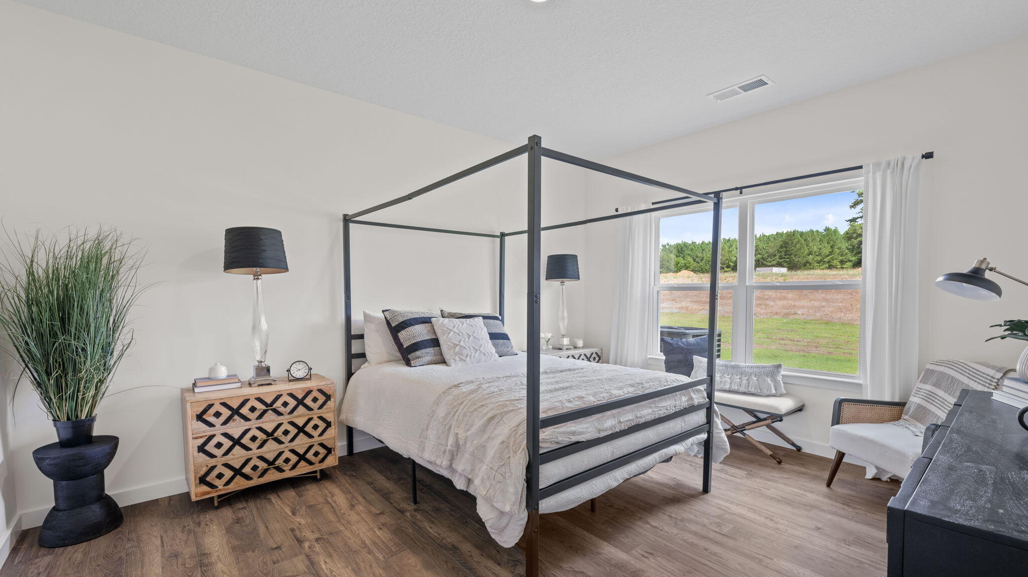 2205 Chelle Dr Ne
