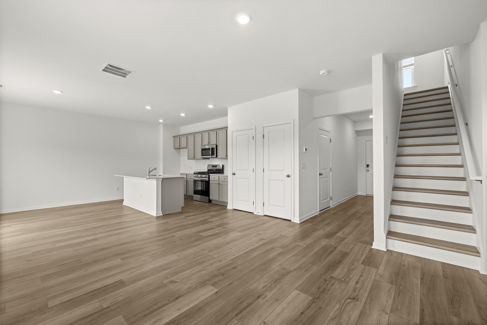 5054 Skyline Way, NE