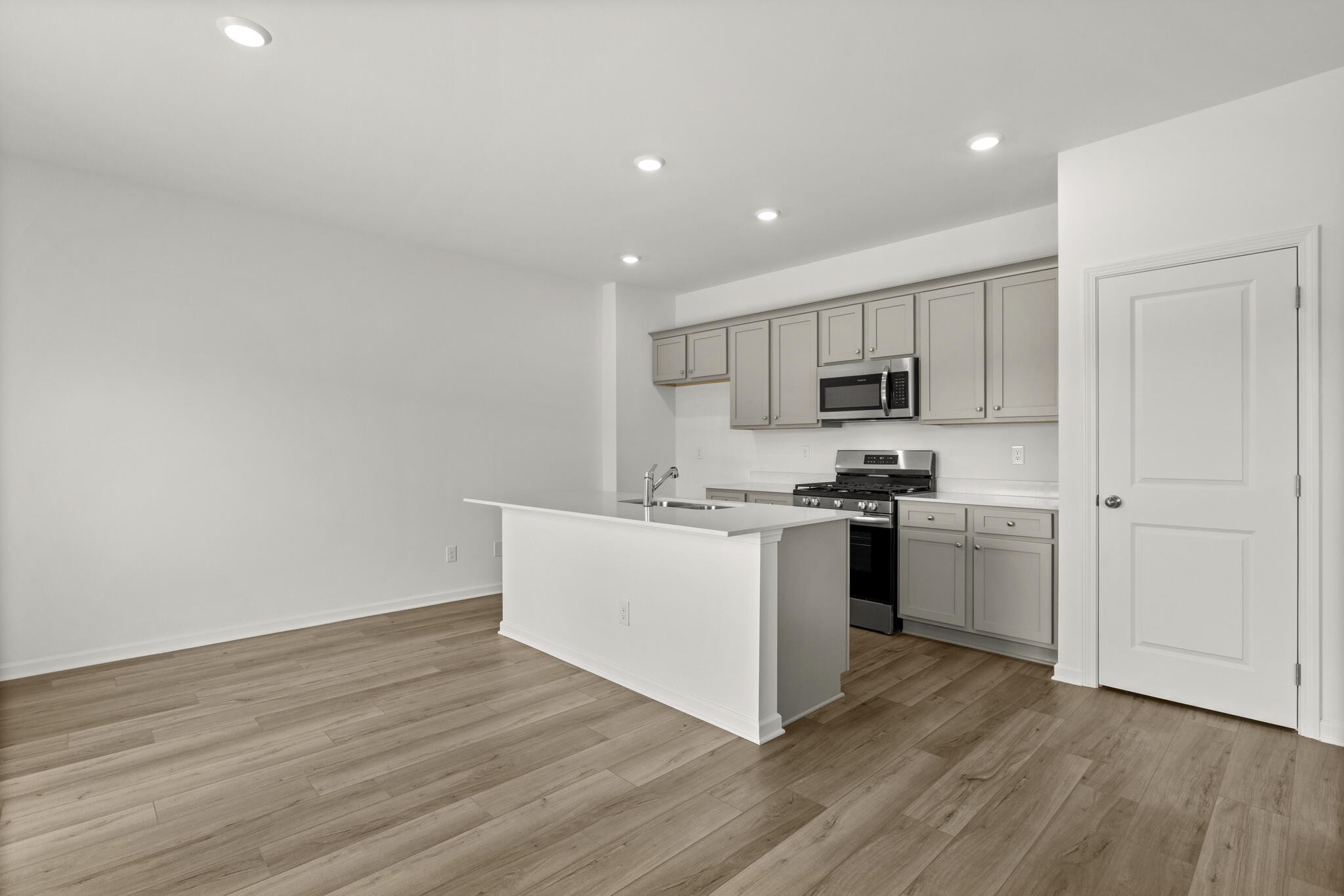 5054 Skyline Way, NE