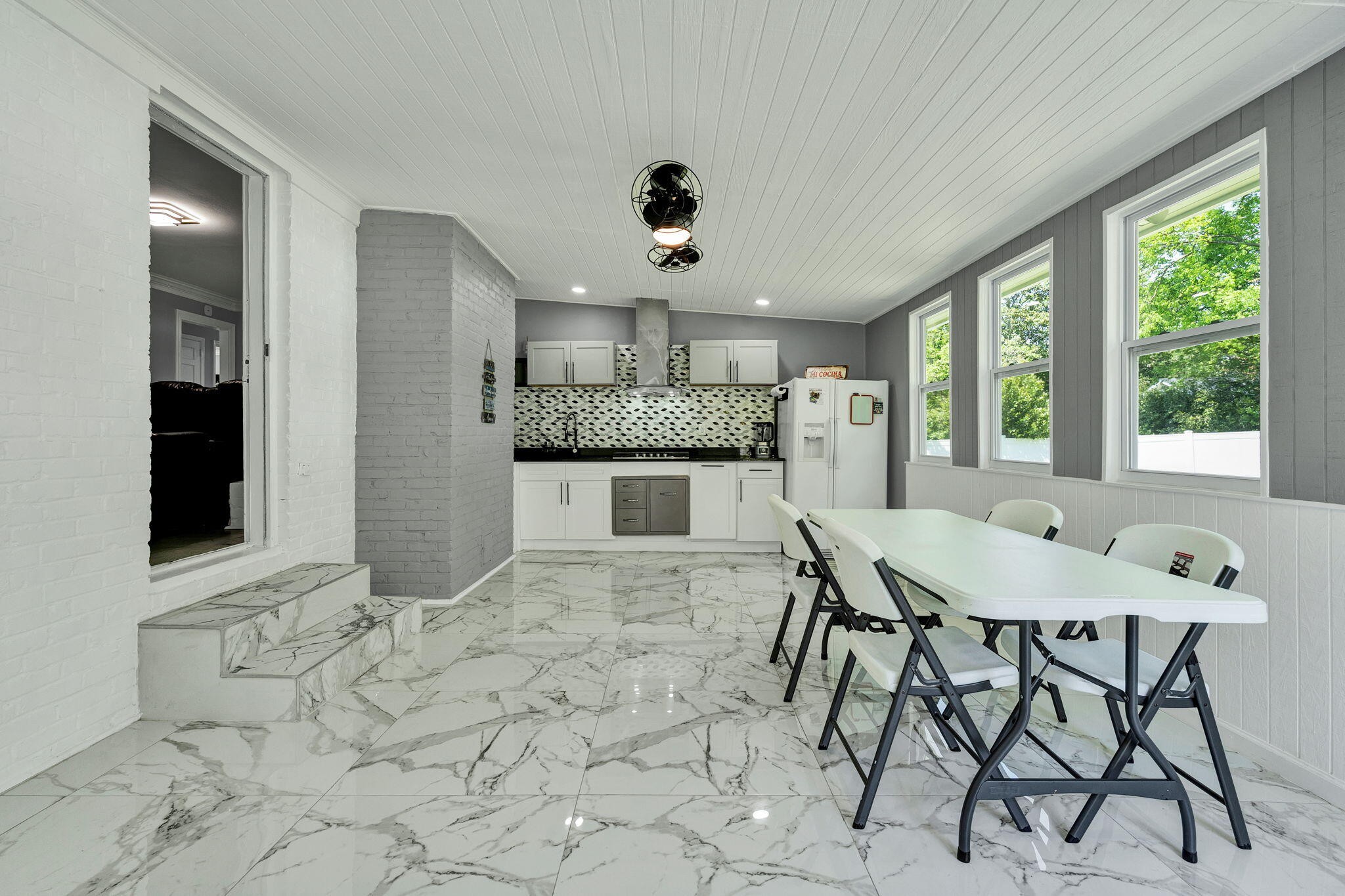 7011 Leslie Dell Lane