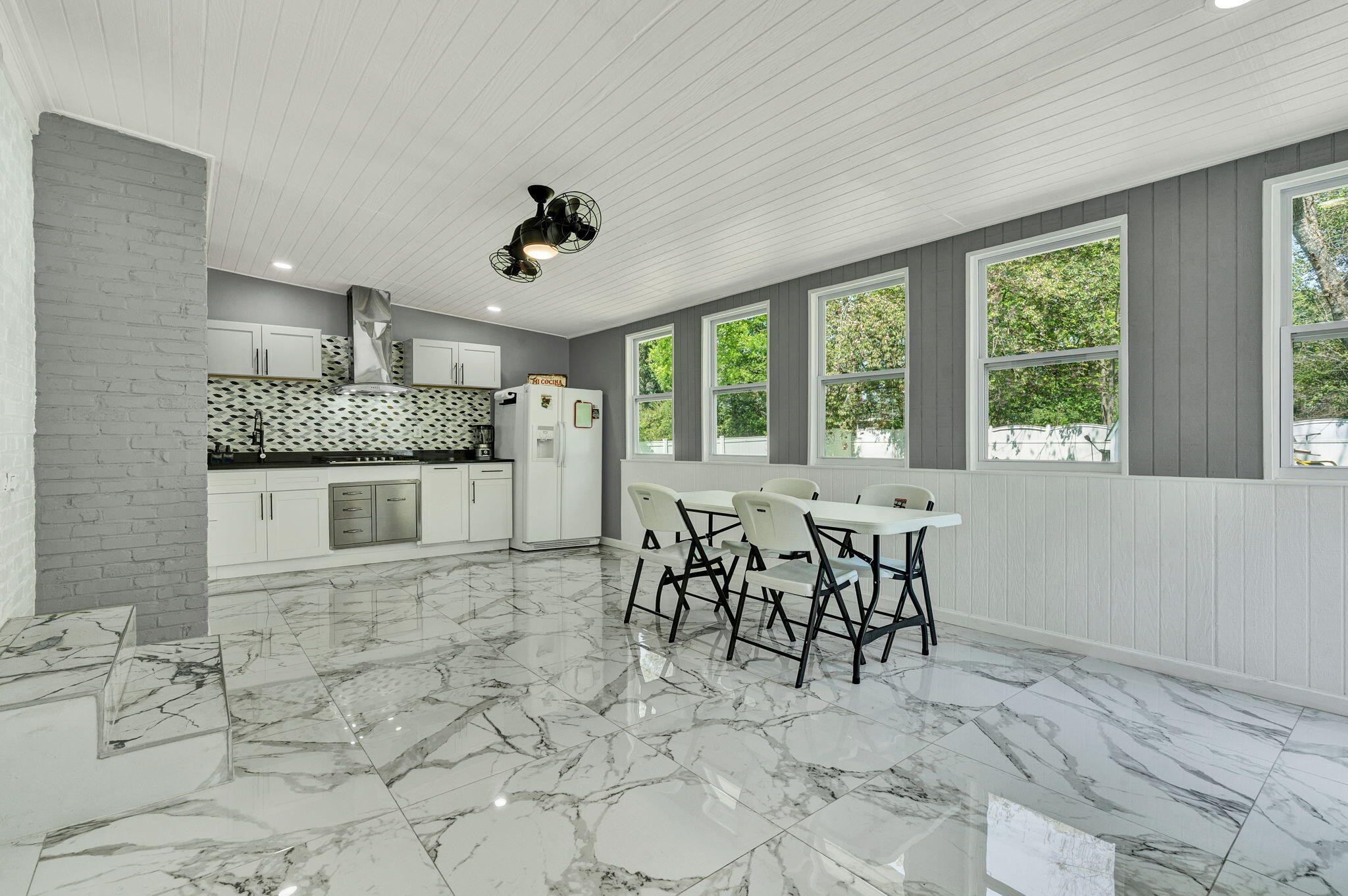 7011 Leslie Dell Lane