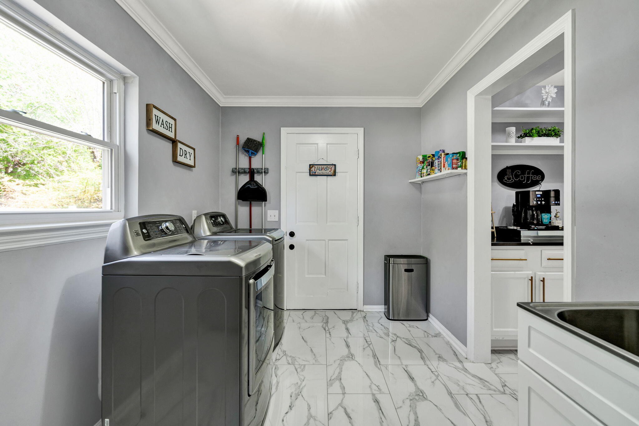 7011 Leslie Dell Lane