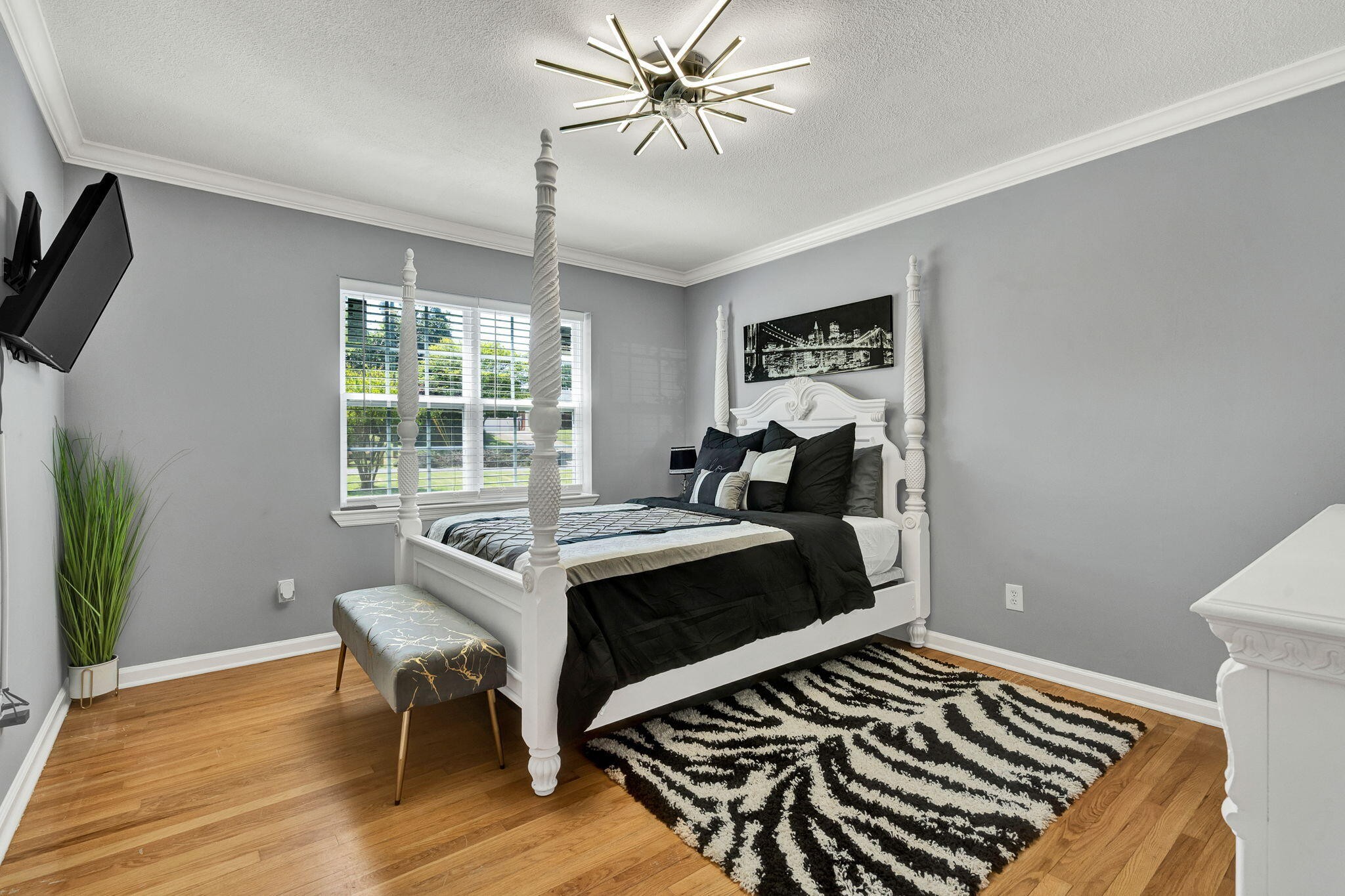 7011 Leslie Dell Lane
