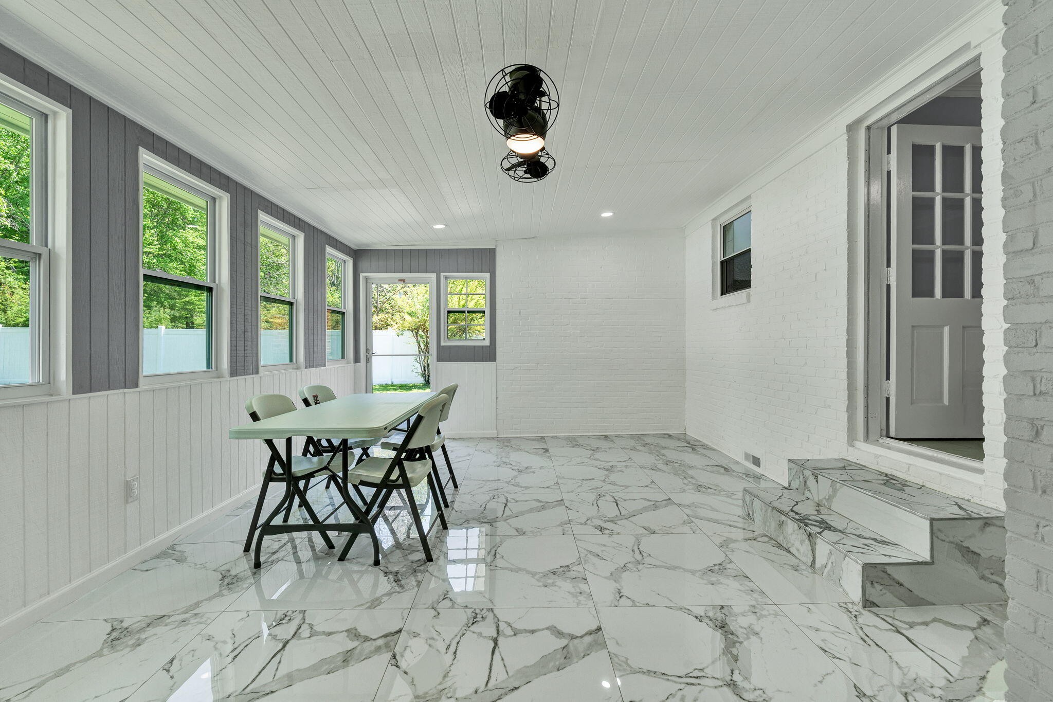 7011 Leslie Dell Lane