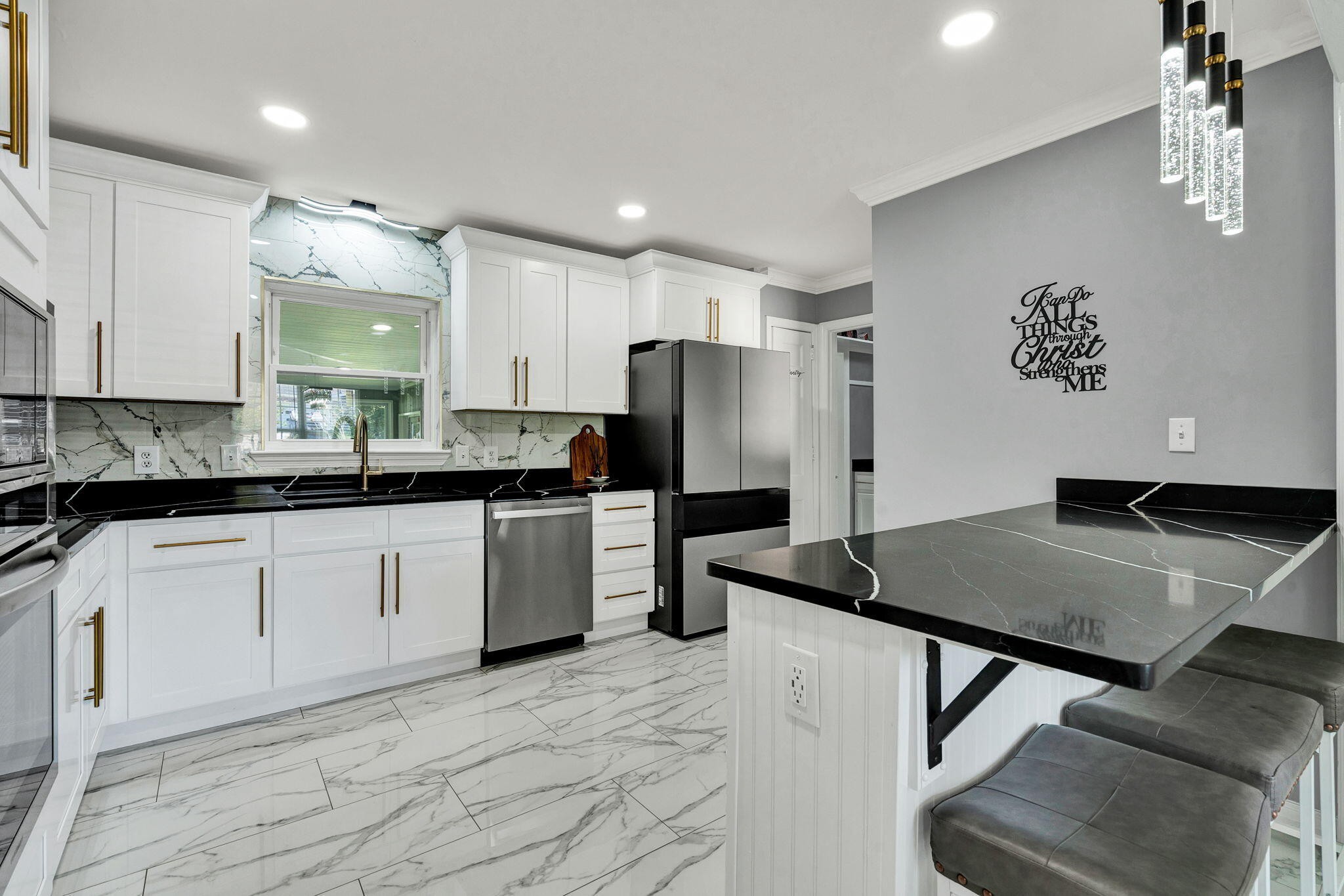 7011 Leslie Dell Lane