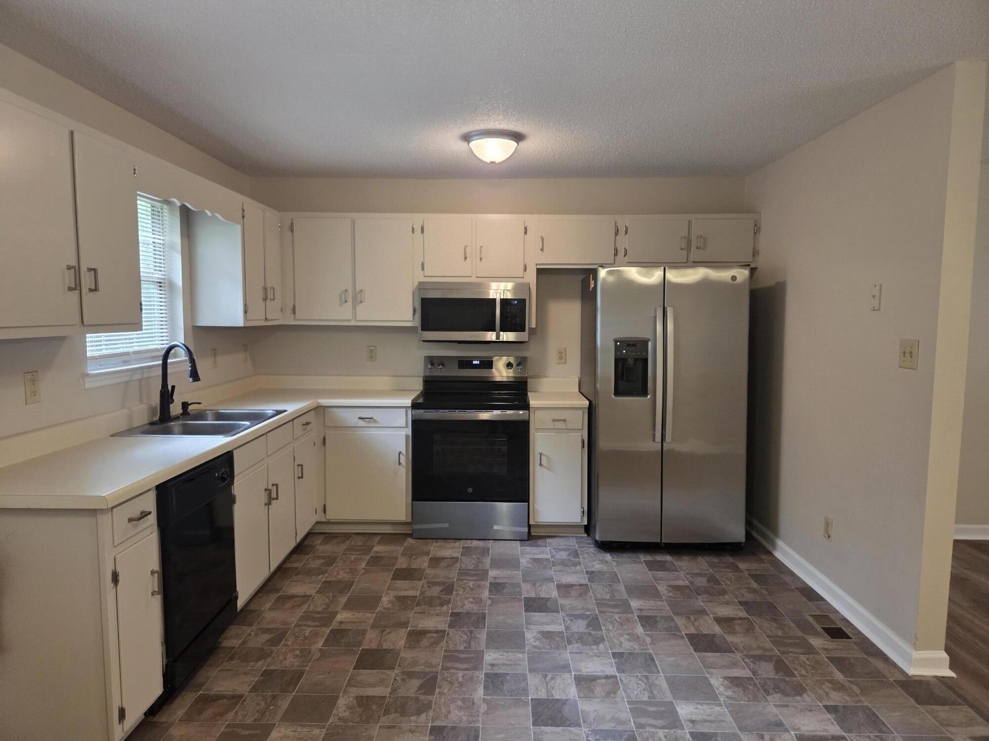 2830 Rogers Drive, SE