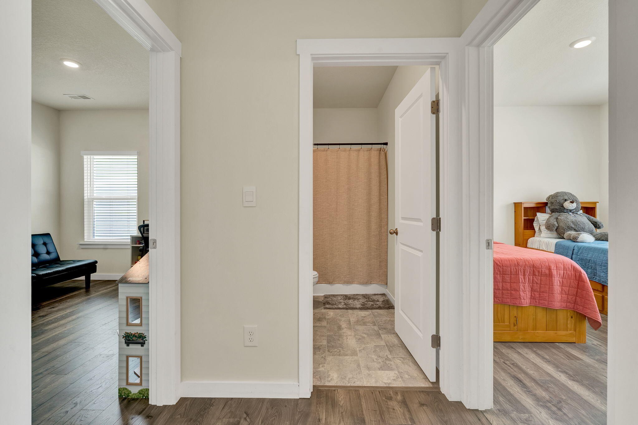 4331 Lone Oak Trail