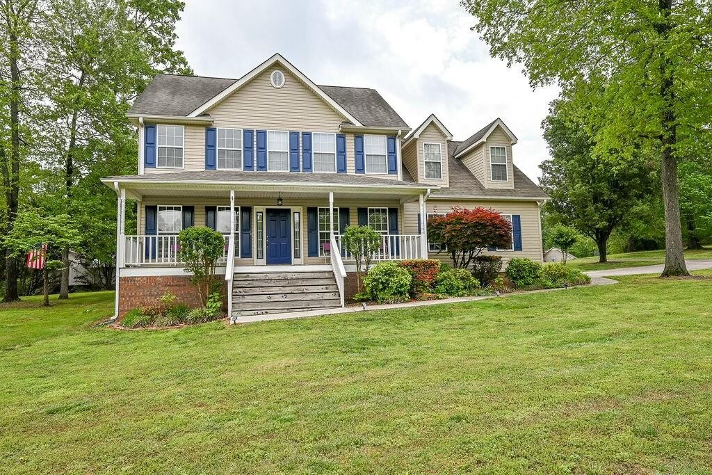 192 English Oaks Drive, NE
