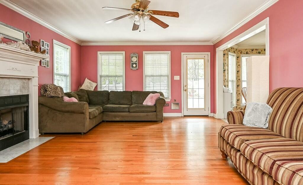 192 English Oaks Drive, NE