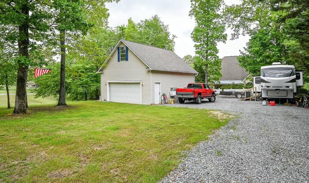 192 English Oaks Drive, NE