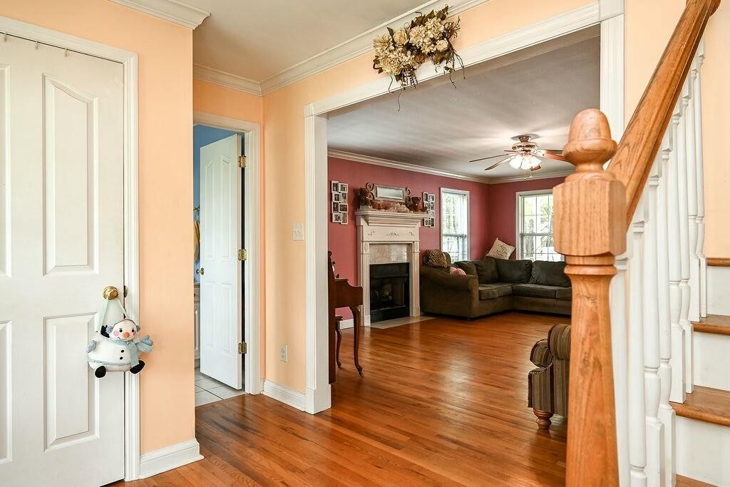 192 English Oaks Drive, NE