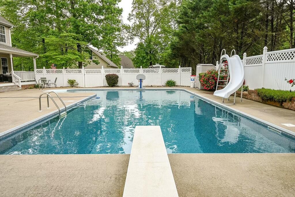 192 English Oaks Drive, NE