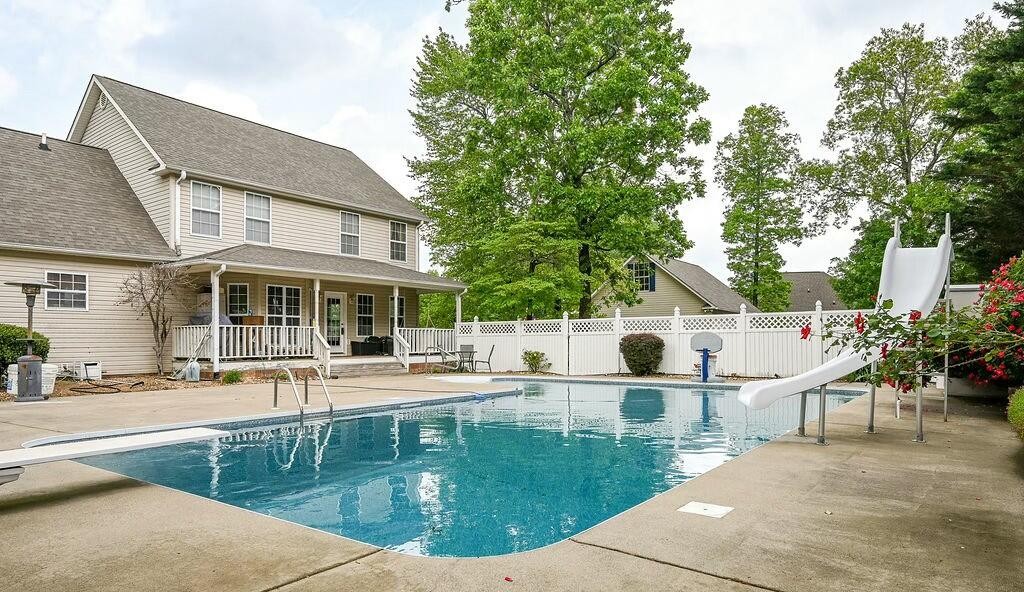 192 English Oaks Drive, NE