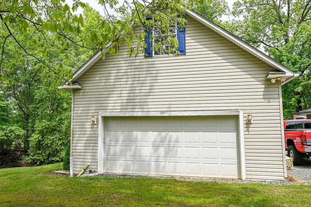 192 English Oaks Drive, NE