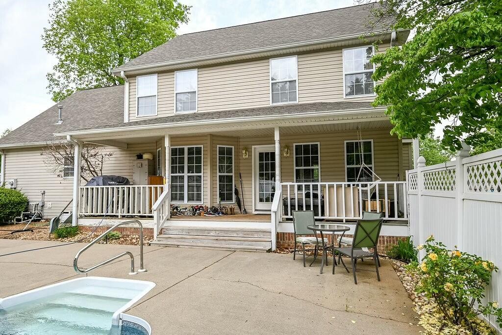 192 English Oaks Drive, NE