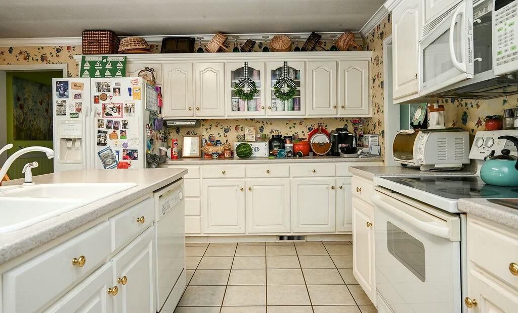 192 English Oaks Drive, NE