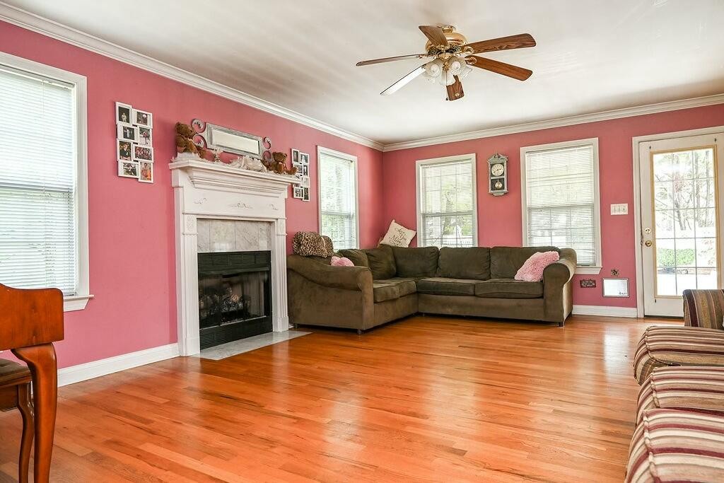 192 English Oaks Drive, NE