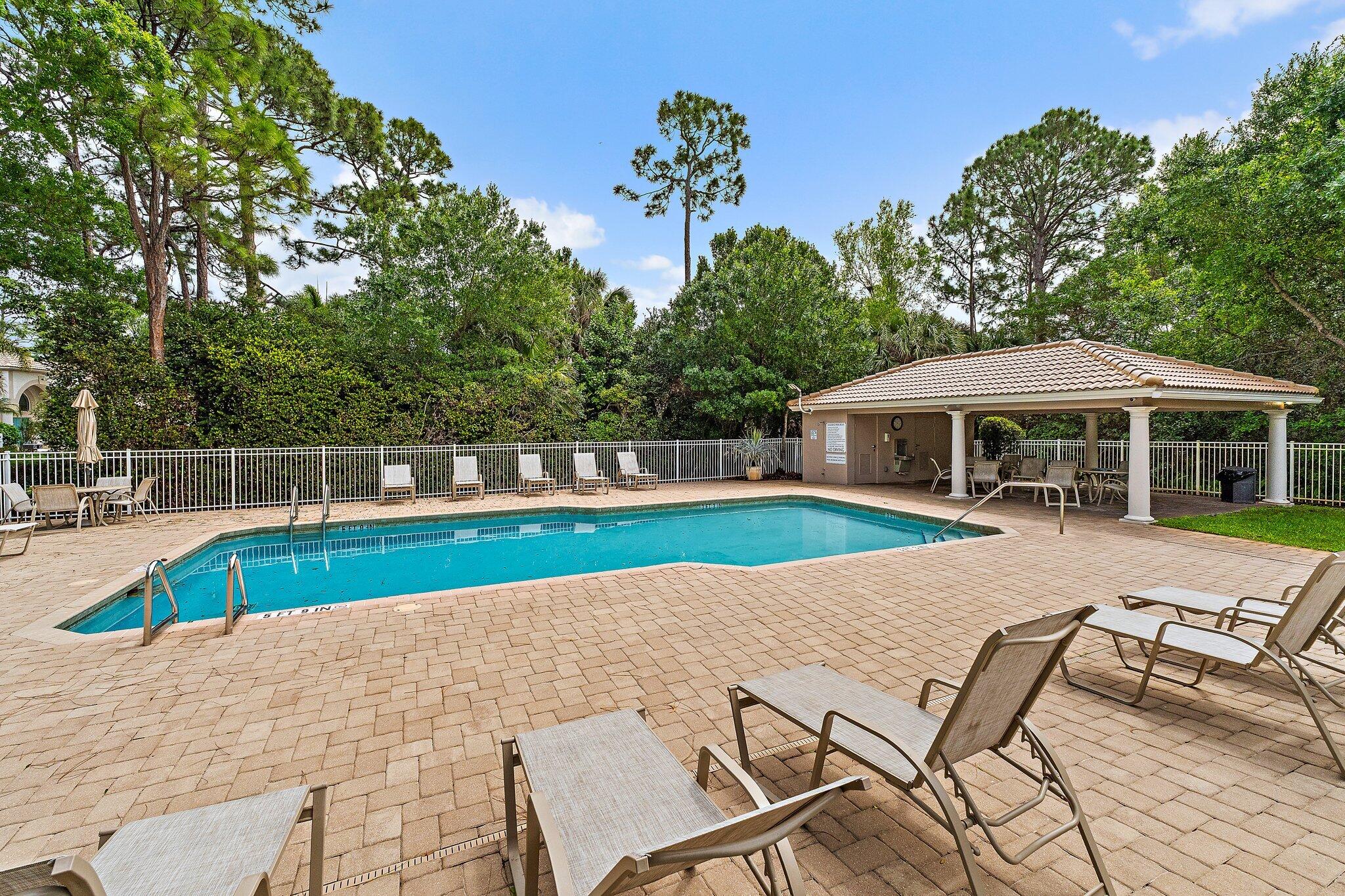 463 Woodview Circle