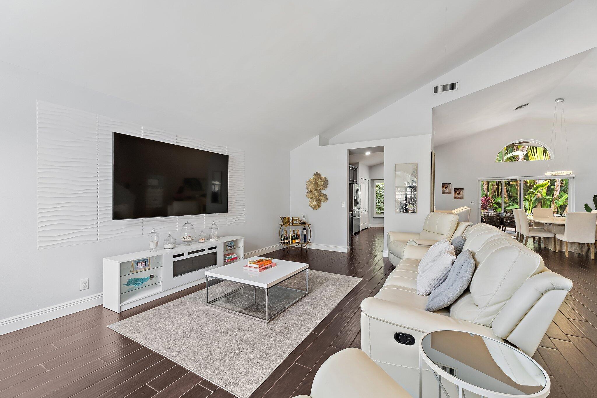 463 Woodview Circle