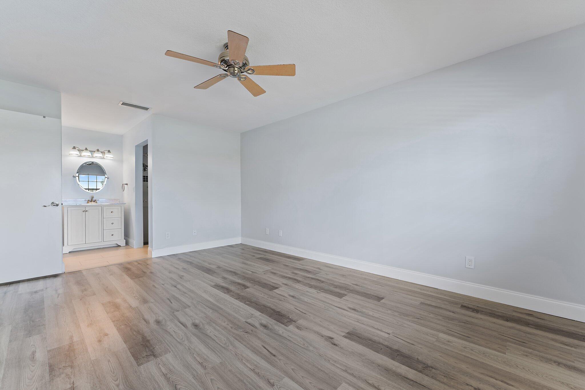 128 Moccasin Trail S